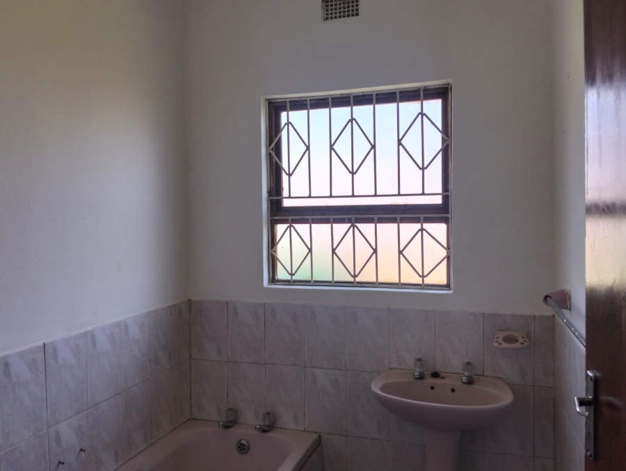 To Let 3 Bedroom Property for Rent in Northcrest Eastern Cape